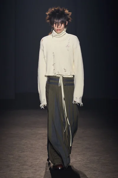Look 15